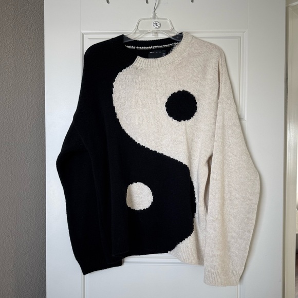 ASOS DESIGN Women’s black and white crew neck sweater with yin yang print - Picture 6 of 9